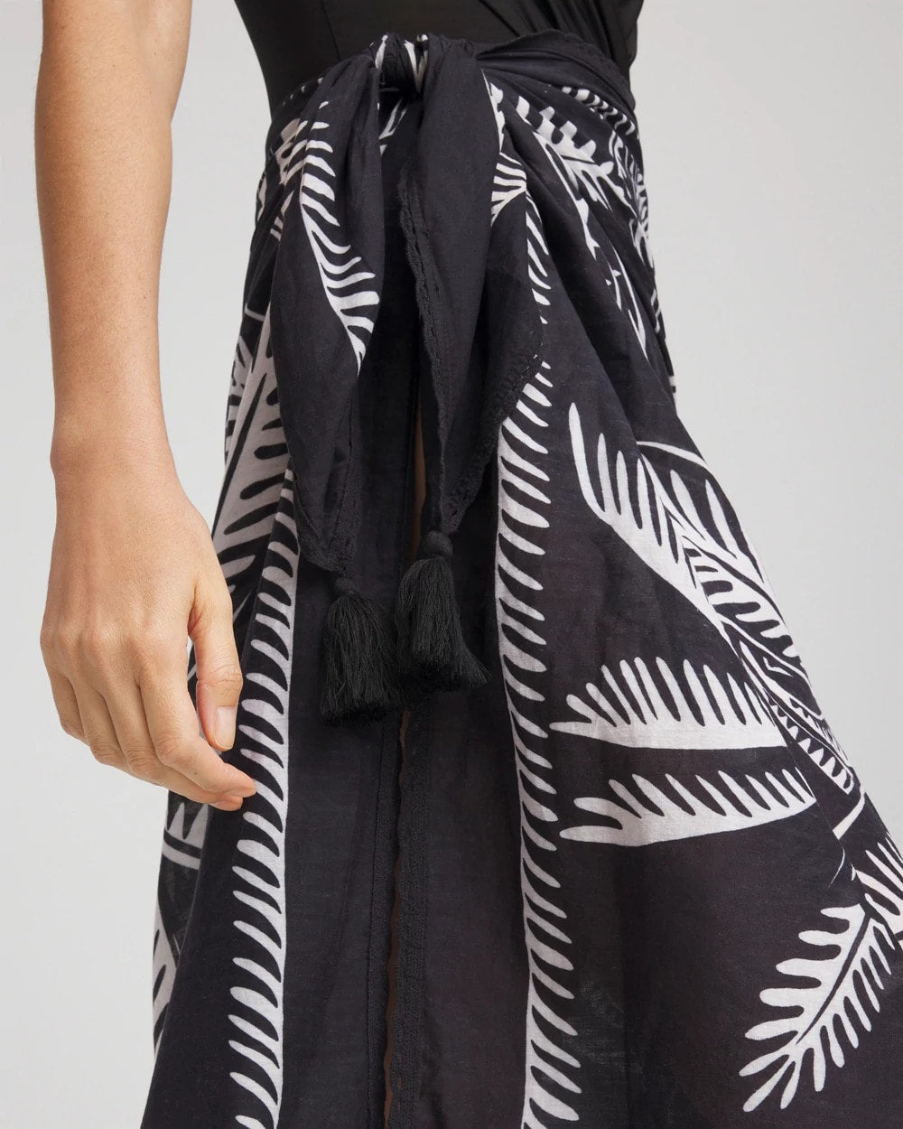 Black/Multi Magicsuit® Hearts of Palm Pareo
