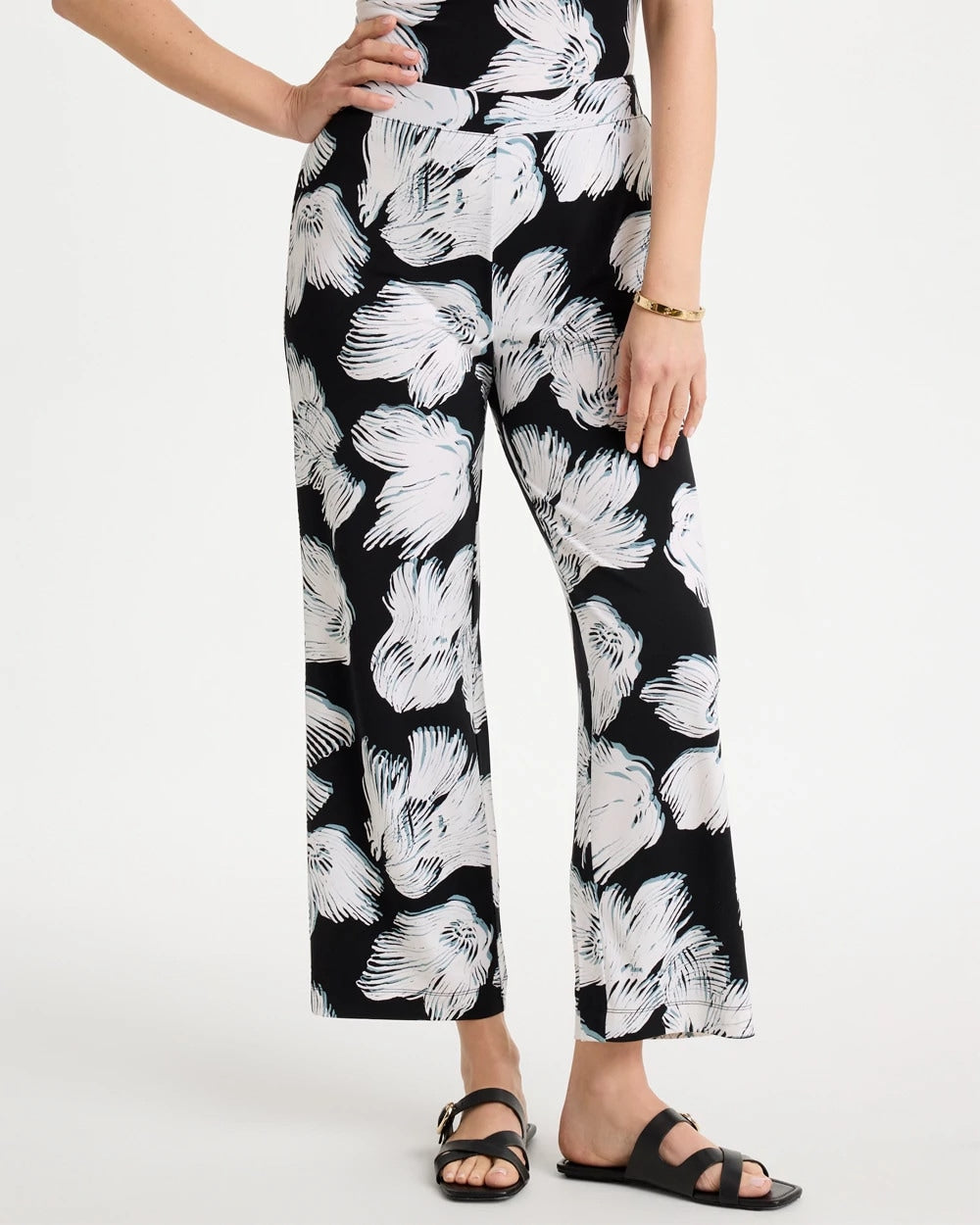 Black Travelers™ Knit Abstract Floral Cropped Pants